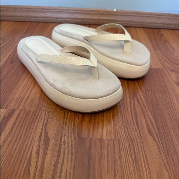 Osoi Shoes - OSOI Off-White Boat Platform Flip Flop Slides – IT 40 USA 9– Cream – New w/ Tags